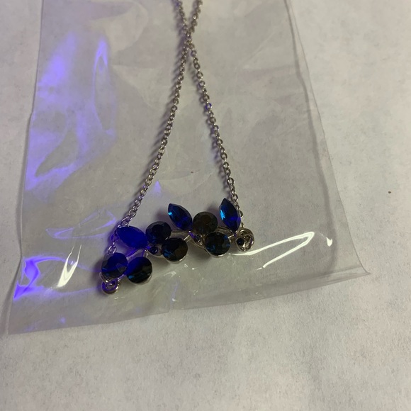 Necklaces - Picture 5 of 6